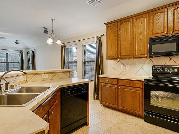 3rd image of 1513 Stanford Dr