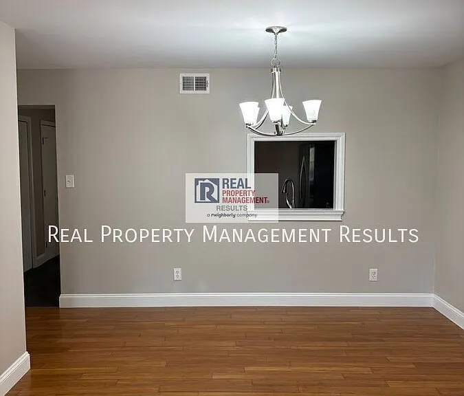114 Olde Newburgh Dr — Photo 4