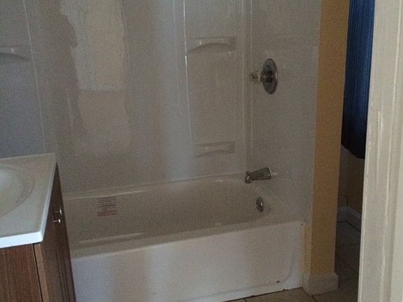 3rd image of 77 Kinsley St