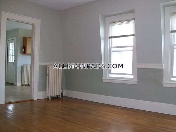 4th image of 75 Easton St #U3
