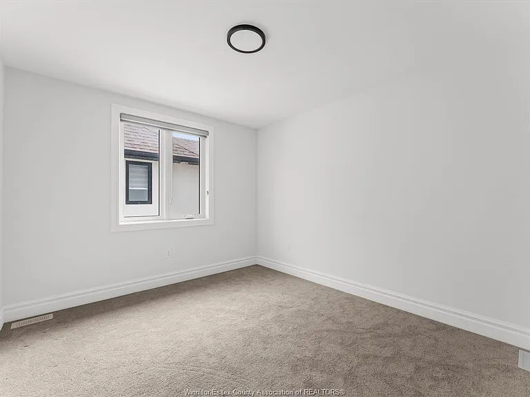 93 Belleview Dr — Photo 32