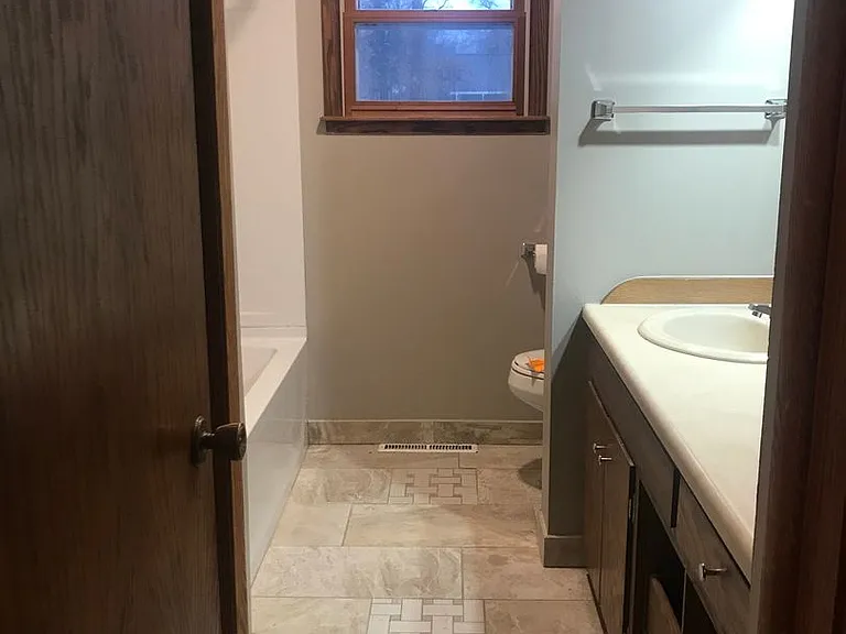 4912 Oak St — Photo 11