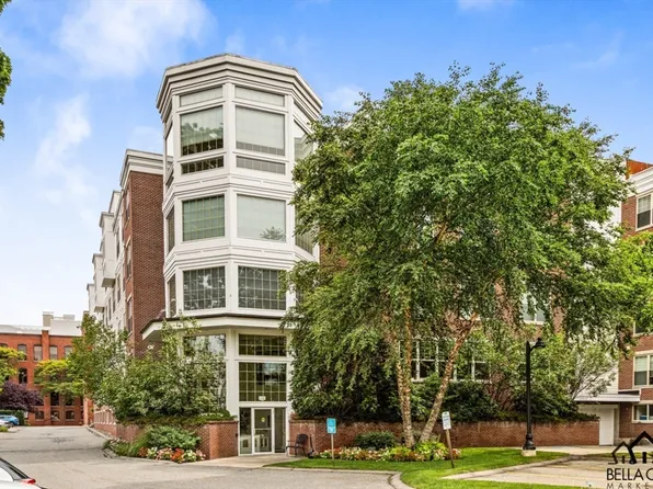 248 Albion St APT 215, Wakefield, MA 01880