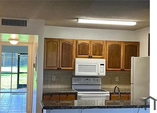 1604 Meadows Cir W #1604 — Photo 4
