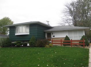 23 Burton Ln, Hamburg, NY 14075