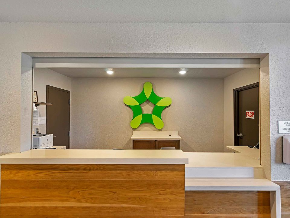 Lobby and Guest Check-in