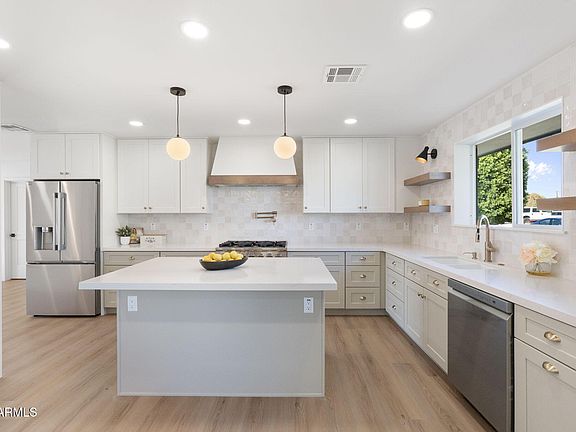 3rd image of 3615 E CLARENDON Avenue