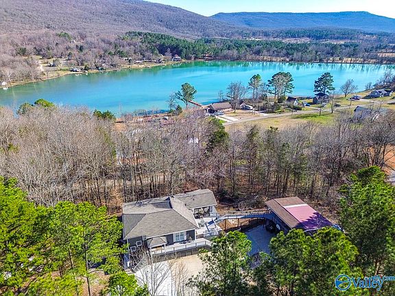 4th image of 305 Boulder Trl