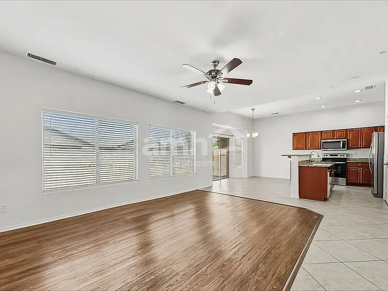 5308 S 53rd Ln — Photo 6