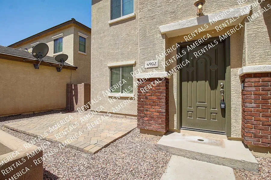 Wonderful 3 bedroom home with 2.5 baths — Photo 3