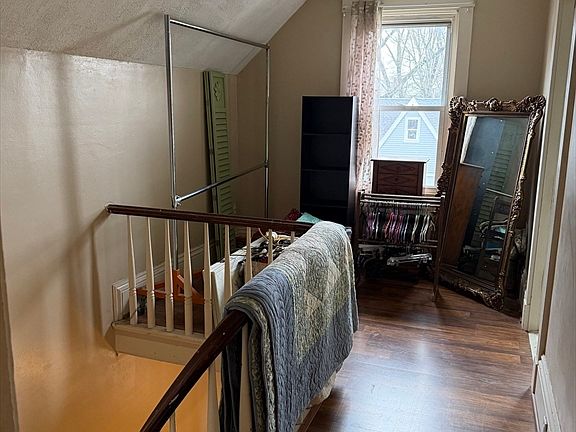 3rd image of 186 Maxfield St