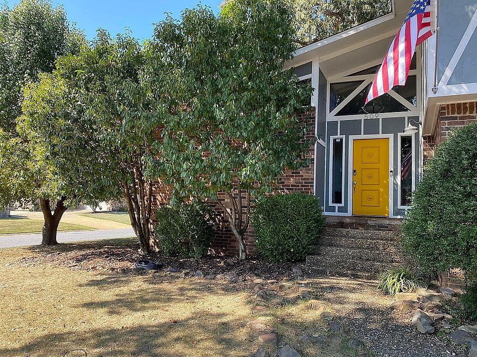 2nd image of 509 Colynwood Dr