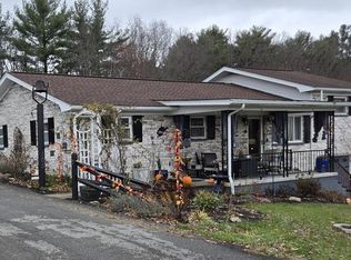 105 Stoney Ave, Crab Orchard, WV 25827