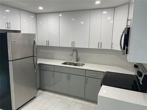 4th image of 4655-4665 SW 33rd Ave