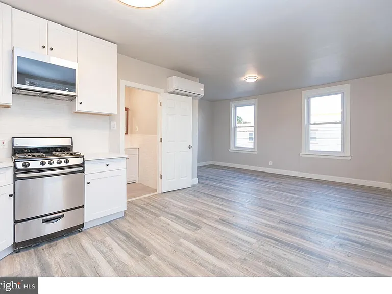 2434 E Dauphin St #3F — Photo 8