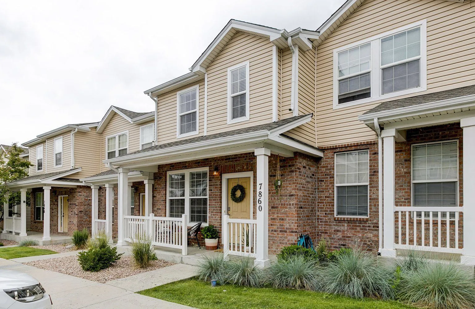 2 bed, 1.5 bath, 1186 sqft, $1,650 — Photo 2