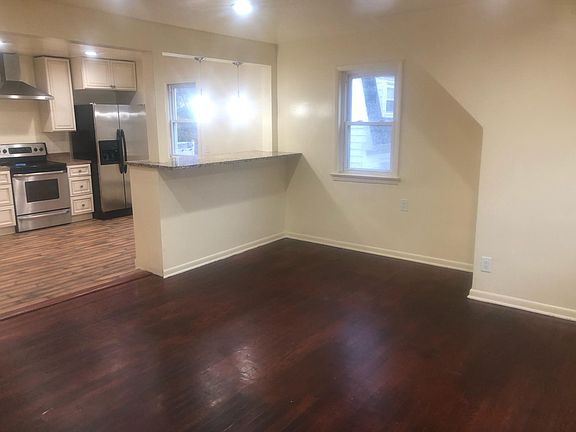 2nd image of 122 N Nichols Ave