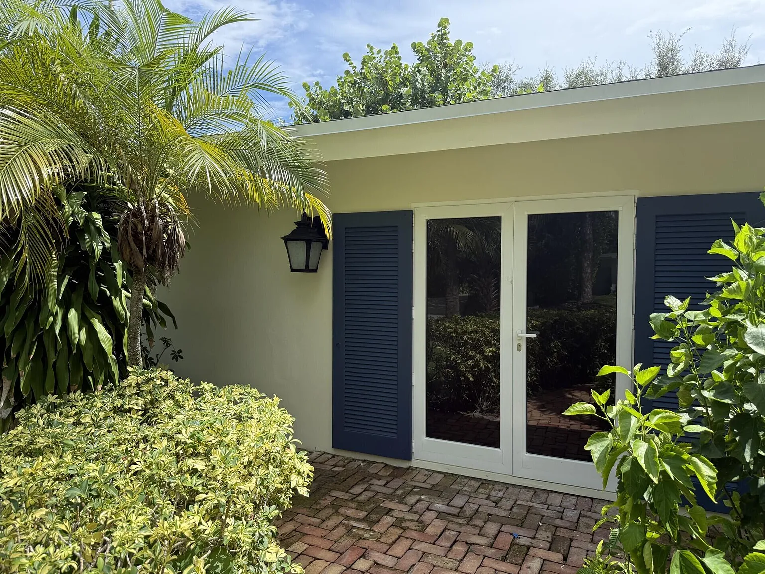 2 bed, 2.5 bath, 1741 sqft, $6,000 — Photo 2
