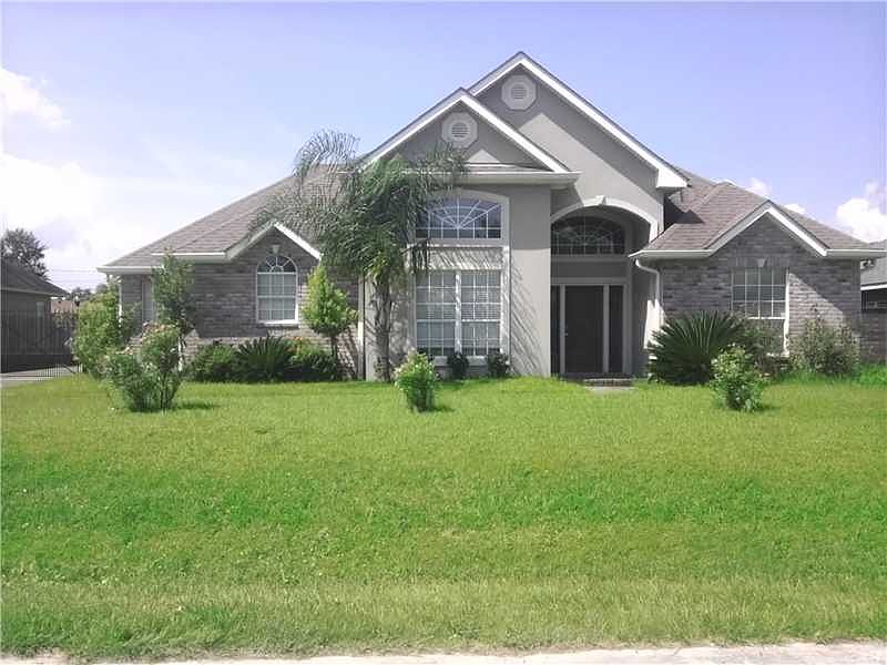 1st image of 233 Riverwood Dr