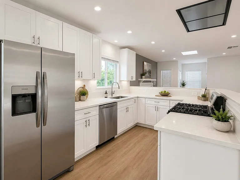 12542 Emelita St — Photo 3