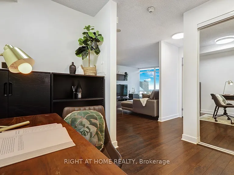 81 Navy Wharf Ct #2316 — Photo 9