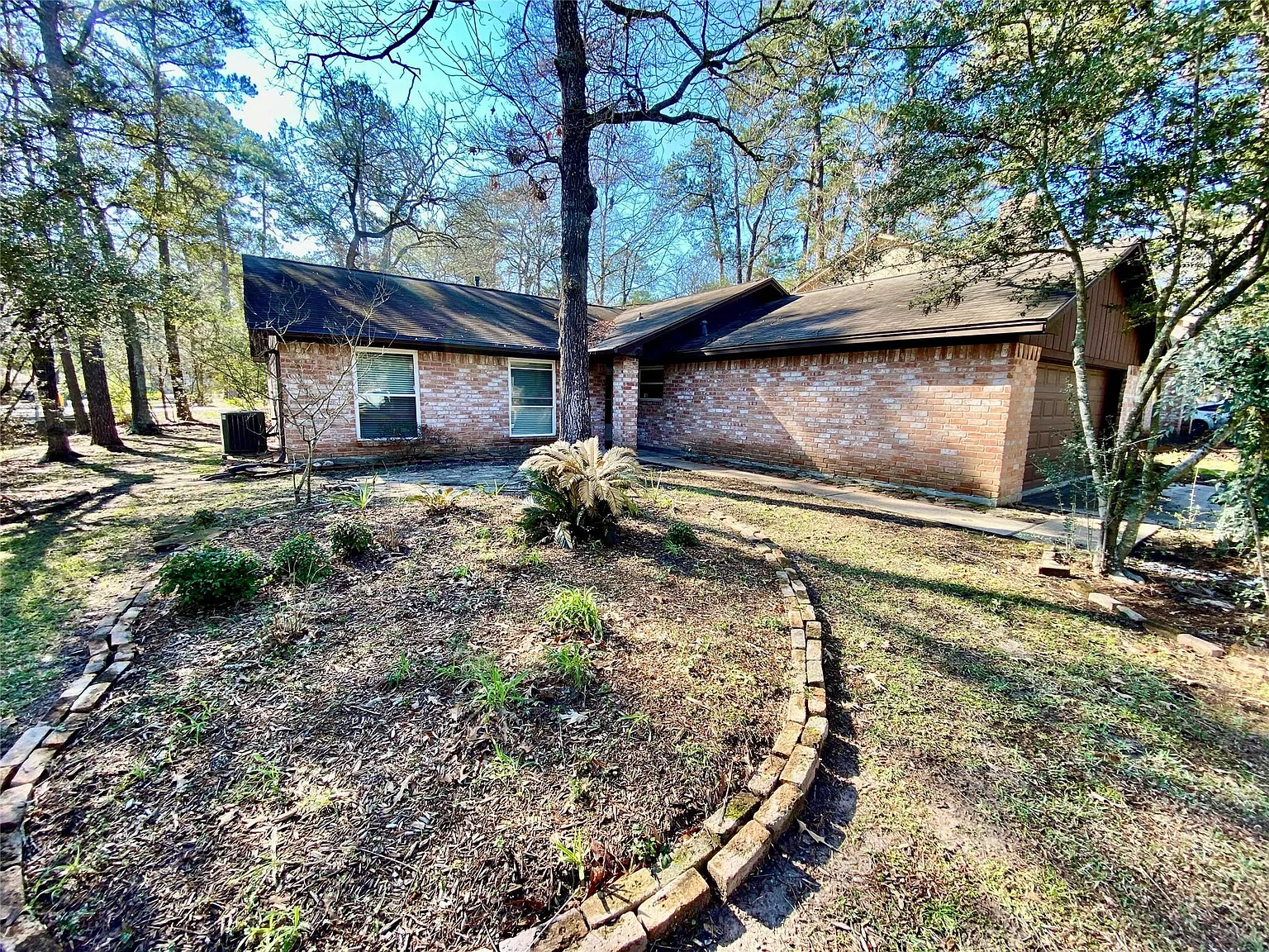 4 bed, 2.0 bath, 1608 sqft, $1,895 — Photo 4