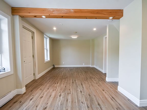 5th image of 105 Westmount Dr S