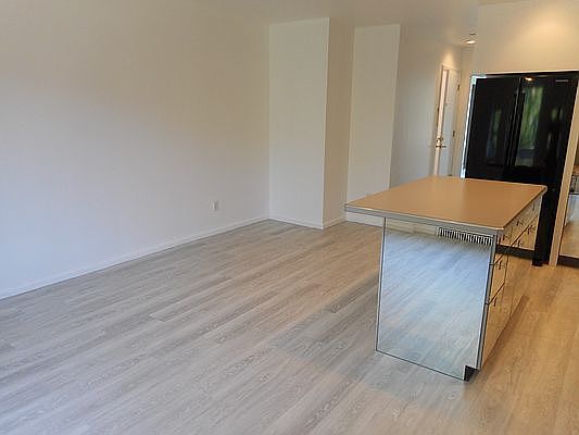 4th image of 645 Carroll St #3