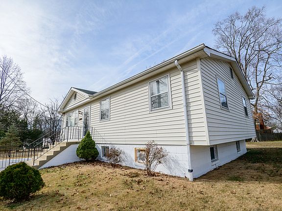 3rd image of 8007 Prince Georges Dr
