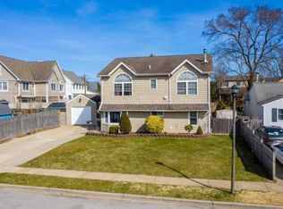 104 Prentice Rd, Levittown, NY 11756