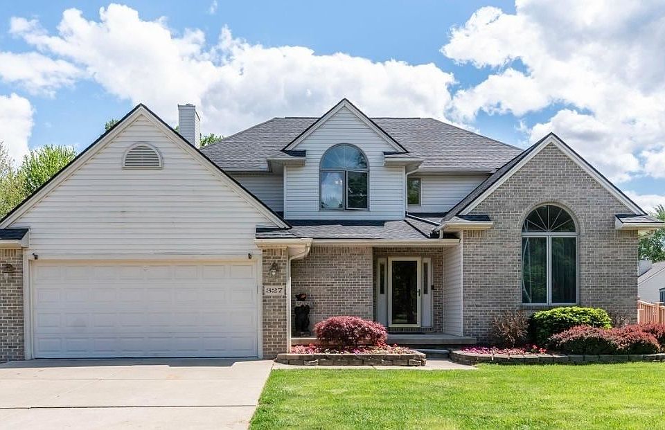 1st image of 327 Dogwood Ct