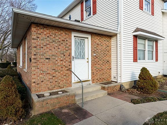 4th image of 107 W 1st St