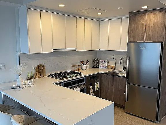 4th image of 2286 Cropsey Ave #10A