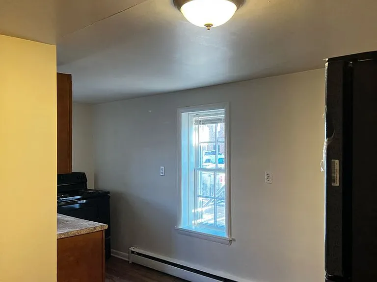 229 S Poplar Street — Photo 4