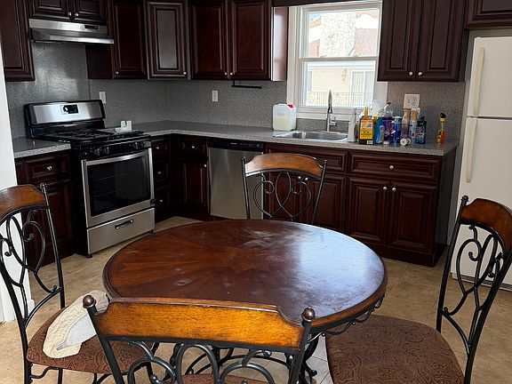 3rd image of 93 Belfield Ave Floor 3