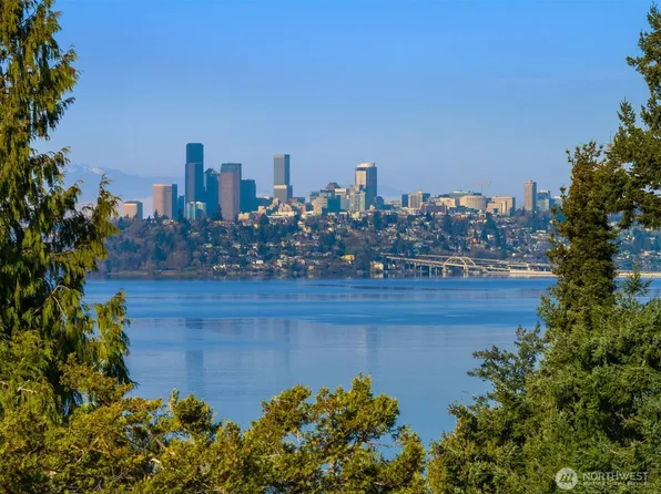 4701 84th Avenue SE, Mercer Island, WA 98040