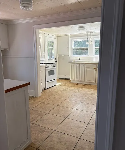 From Dinning Room into Kitchen