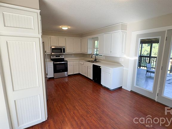 5th image of 3014 Morgan Mill Rd