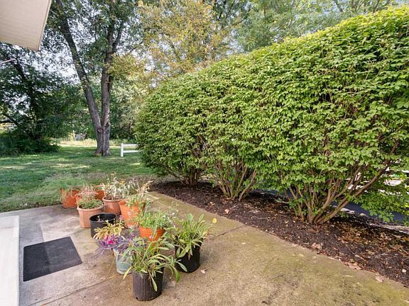 5th image of 6652 Eastland Ct