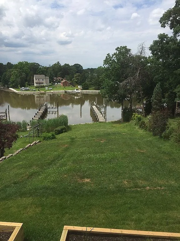 736 Powhatan Beach Rd photo 1