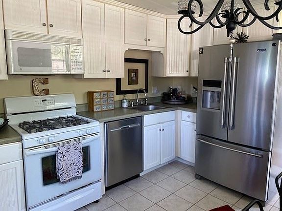 3rd image of 102 Ambridge Ave