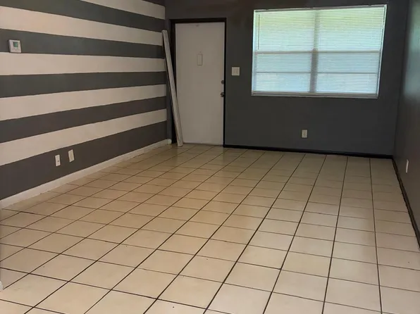 5841 NW 22nd Ct, Lauderhill, FL 33313