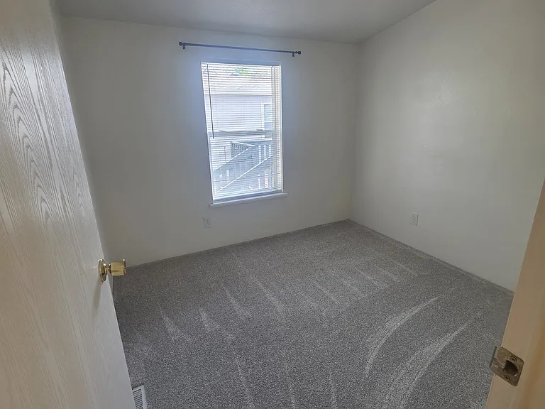 403 S Burlington Ave — Photo 13