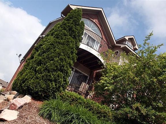 3rd image of 110 W Oakbrook Dr