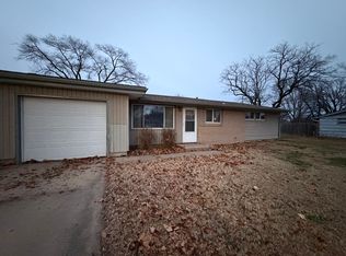 1108 Hunter Ct, Salina, KS 67401