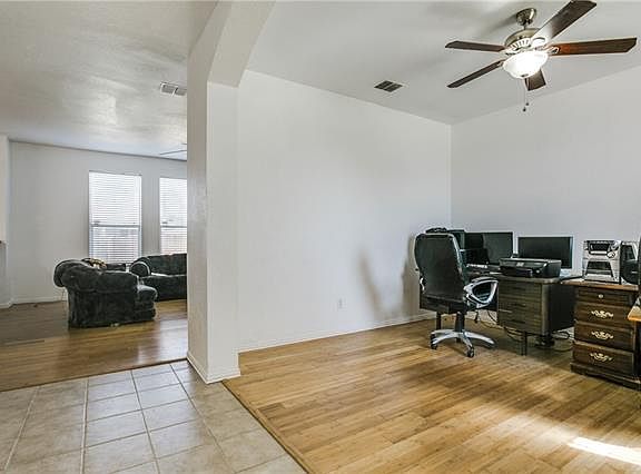 3rd image of 10441 Lake Park Dr