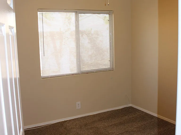 807 W Kesler Ln — Photo 7
