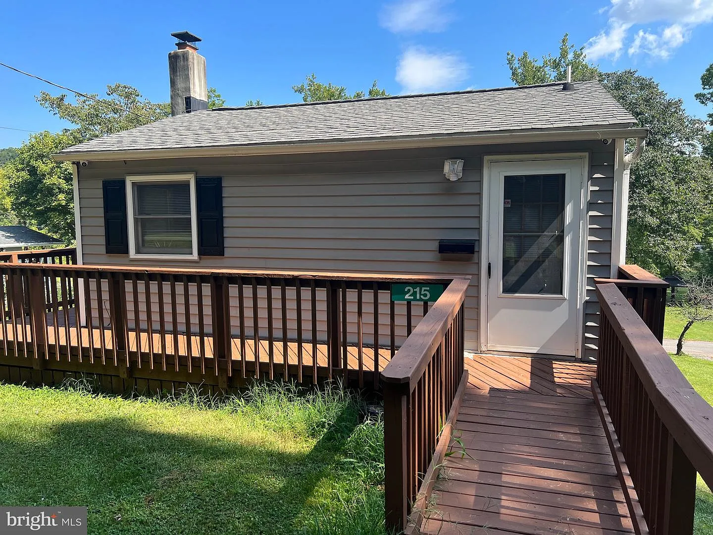 215 Harris Dr photo 1