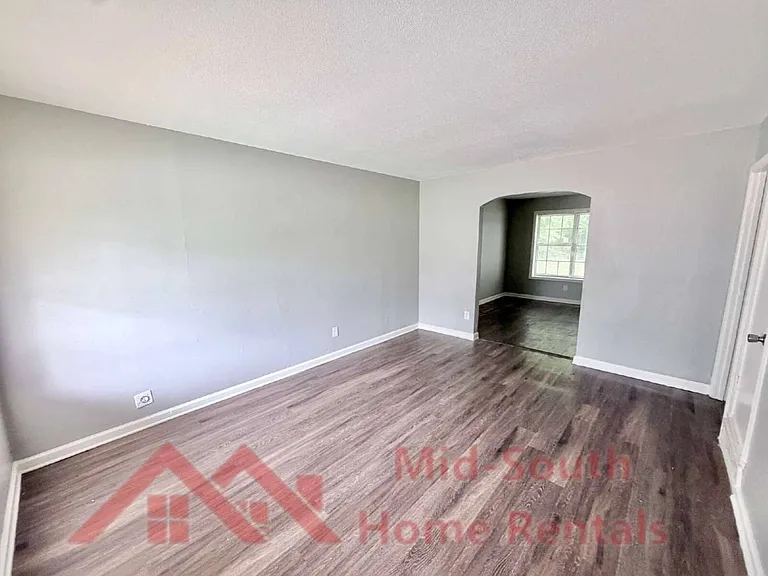 1270 Chickamauga Ave — Photo 4