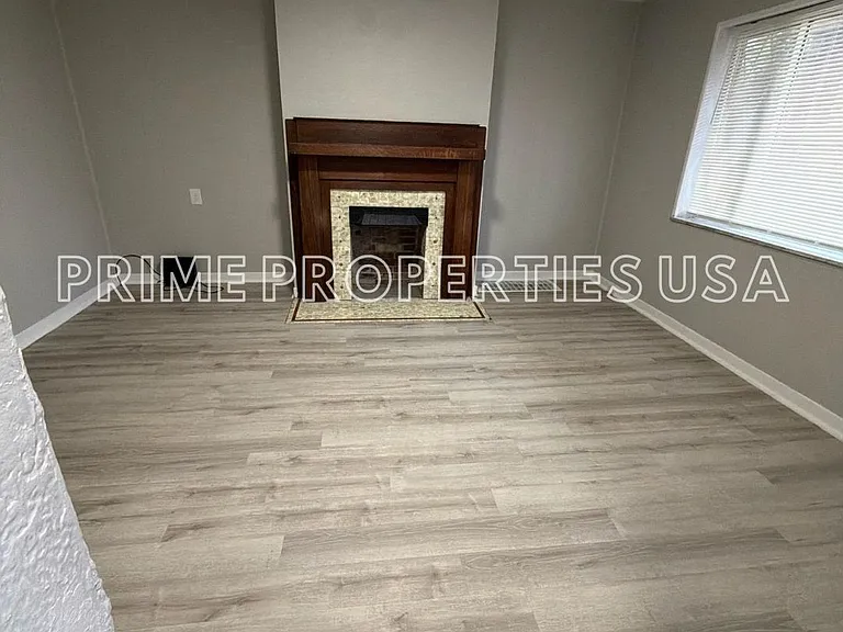 205 Dengler St — Photo 2